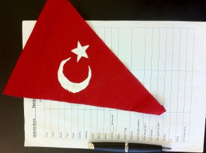 Schweizer Kinder müssen türkische Fahne basteln